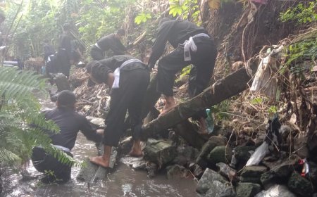 450 Pendekar Silat Bersihkan Sungai di Blitar, Warga Apresiasi Aksi Nyata SH Terate