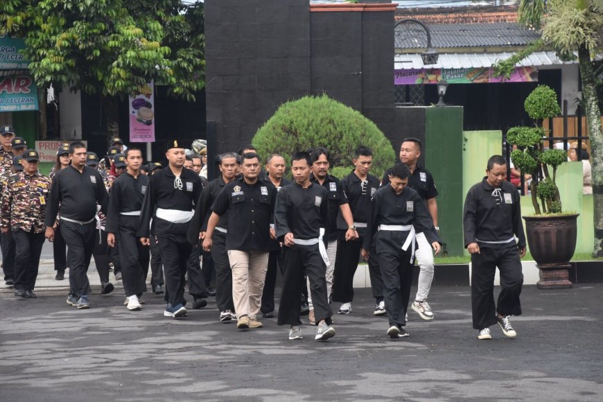 Warga SH Terate Kota Salatiga Ikuti Upacara 17-an di Makorem 073/Makutarama, Ini Pesan Danrem dan Ketua Cabang
