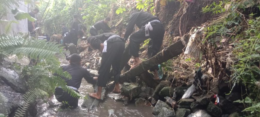 450 Pendekar Silat Bersihkan Sungai di Blitar, Warga Apresiasi Aksi Nyata SH Terate