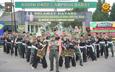 Momen Haru Pisah Sambut Komandan Kodim 0422 Lampung Barat, SH Terate Persembahkan Atraksi Seni Pencak Silat