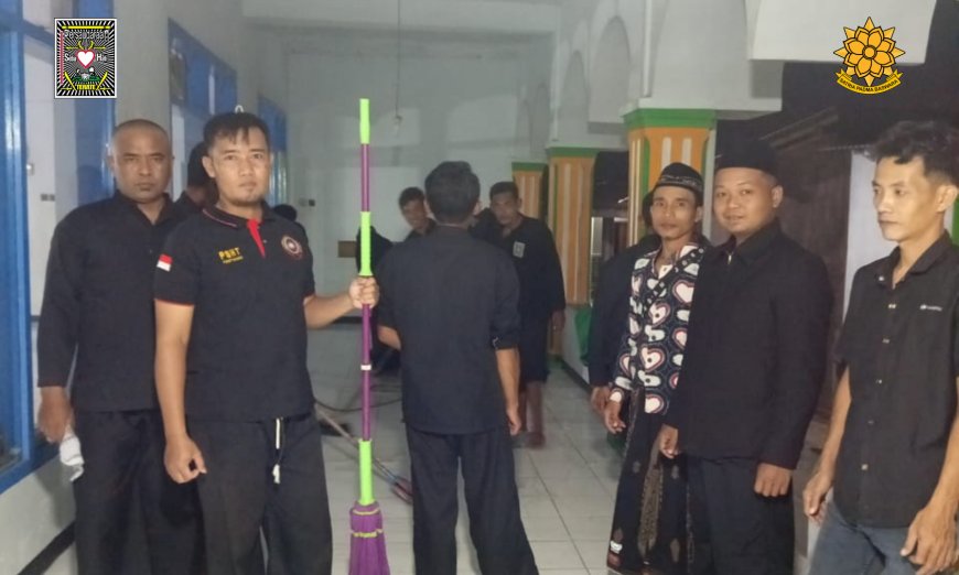 Sambut Idul Adha, Rayon Sukorejo Sukowono Bersihkan Masjid