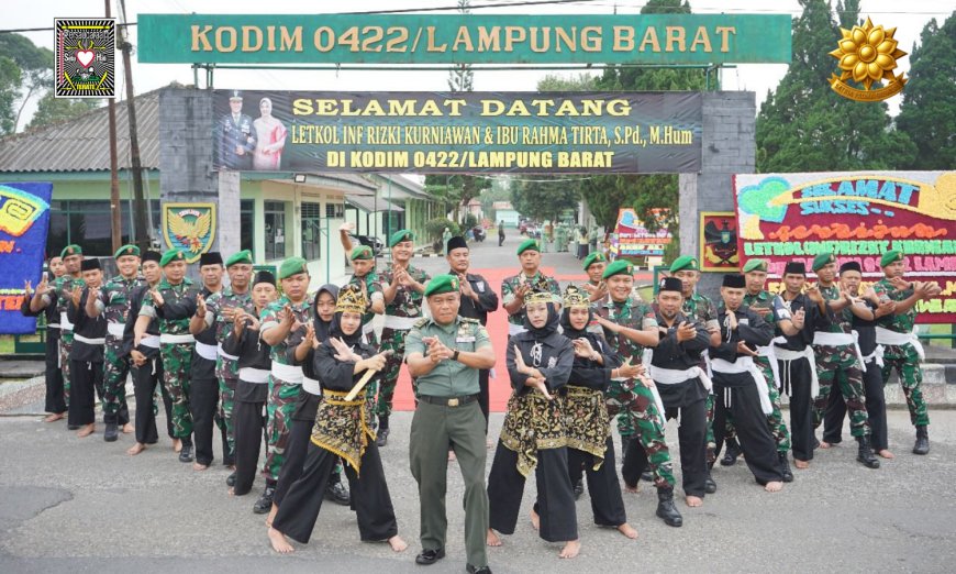 Momen Haru Pisah Sambut Komandan Kodim 0422 Lampung Barat, SH Terate Persembahkan Atraksi Seni Pencak Silat