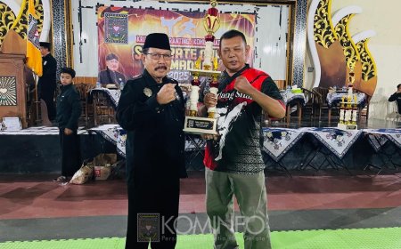 Kangmas H. Issoebijantoro, SH Secara Langsung Menutup dan Menyerahkan Tropi Juara Umum Kejuaraan Krida SH Terate CUP DKP Madiun 2025