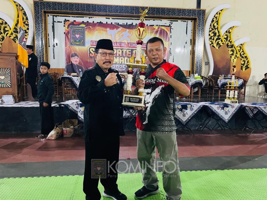 Kangmas H. Issoebijantoro, SH Secara Langsung Menutup dan Menyerahkan Tropi Juara Umum Kejuaraan Krida SH Terate CUP DKP Madiun 2025