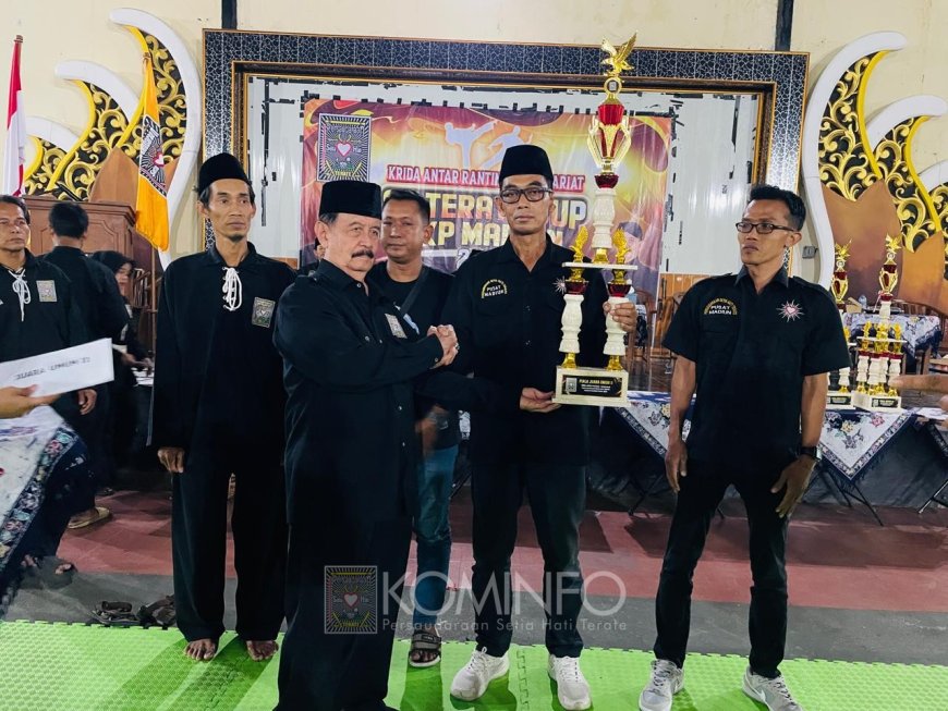 Kangmas Drs. R. Moerdjoko HW Secara Langsung Serahkan Tropi Juara Kejuaraan Krida SH Terate CUP DKP Madiun 2025