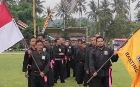 Kades Plalangan Kalisat, Jatuh Hati Pada SH Terate