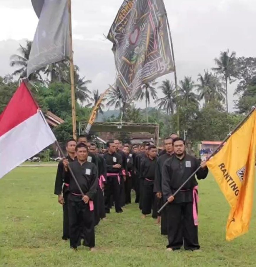 Kades Plalangan Kalisat, Jatuh Hati Pada SH Terate