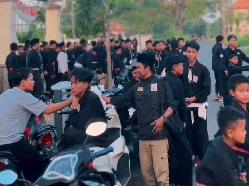 Aksi Sosial Ramadan, SH Terate Guluk-Guluk Sumenep Bagi 300 Takjil untuk Warga