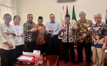Momen Hangat Ketum SH Terate Kang Mas Moerdjoko di PB IPSI, Tegaskan Persaudaraan di Tengah Suasana Idul Fitri
