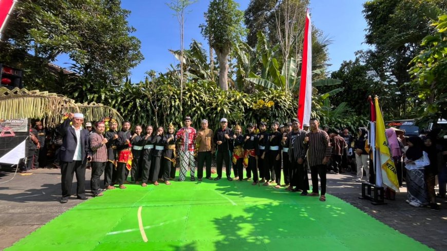 PSHT Cabang Kota Blitar Meriahkan Bersih Desa Ngegong, Tampilkan Atraksi Pencak Silat