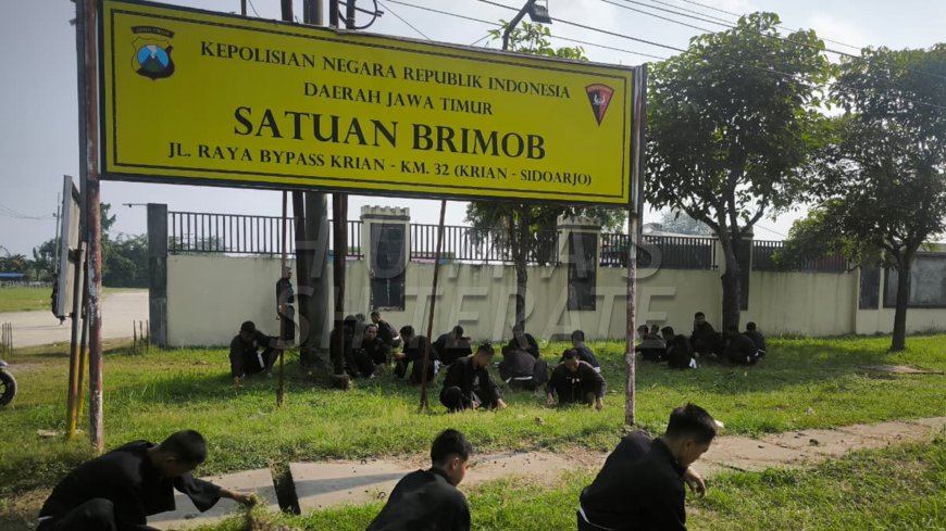 Sinergi SH TERATE  Zona 2 Sidoarjo dan Satbrimob Polda Jatim, 201 Siswa Turun Bersihkan Mako