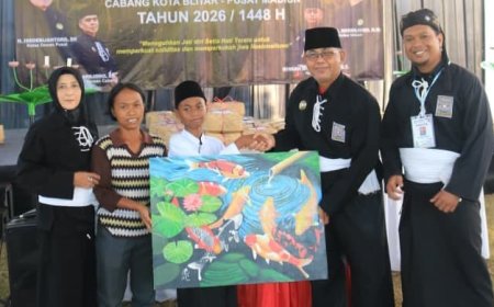 Sentuhan Seni Siswa SLBN 4 Kota Blitar: Lukisan Penuh Makna Jadi Hadiah Istimewa untuk SH Terate Kota Blitar