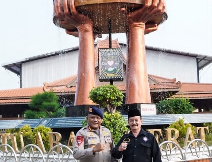 Dansat Brimob Polda Jatim Silaturahmi ke Padepokan Agung SH Terate Perkuat Sinergi Jaga Kondusivitas