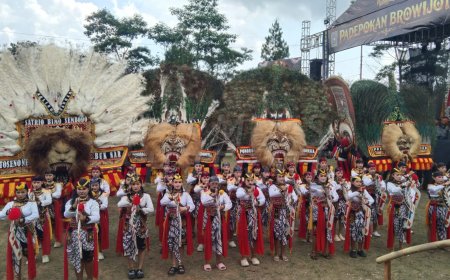 50 Dadak Merak Meriahkan Tasyakuran PSHT Ranting Jatiyoso, Ribuan Warga Padati Lapangan Beruk